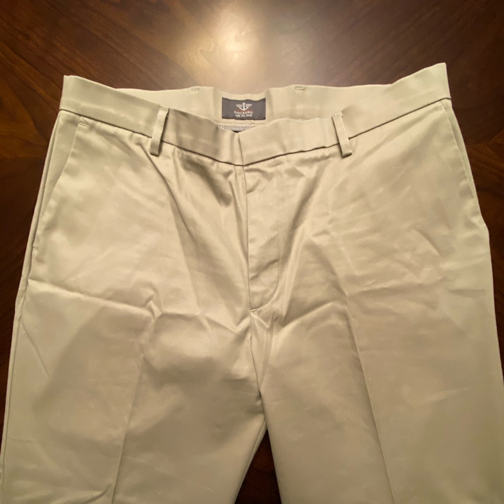 Men’s Dockers Khakis